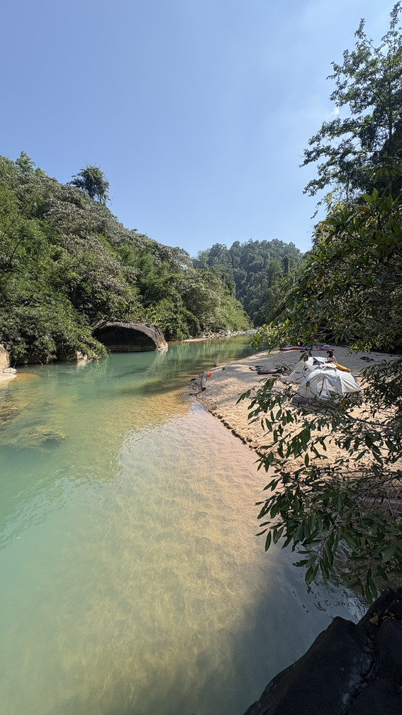 Dòng sông ở Đambri Đi qua sông ở Đambri