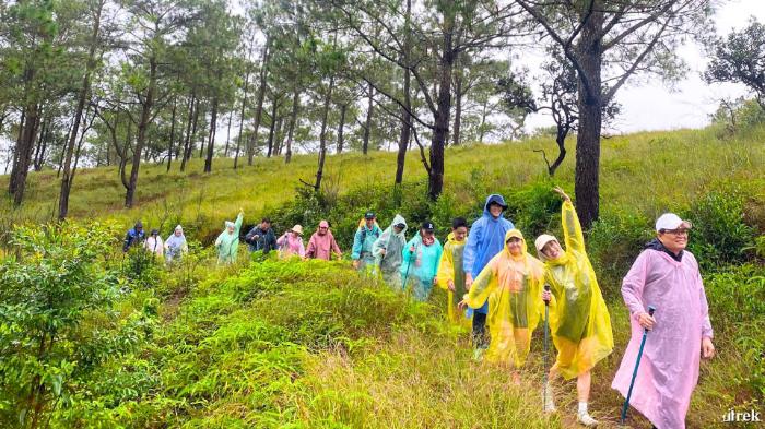 Mùa mưa có nên đi trekking, Kinh Nghiệm Trekking Mùa Mưa An Toàn.