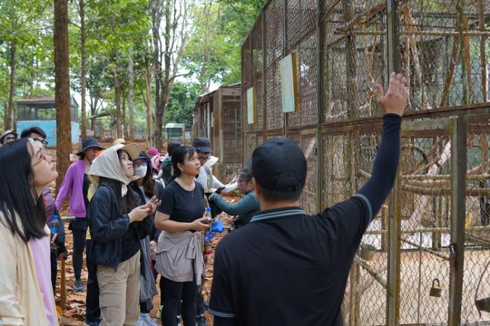 Kh&ocirc;ng lại gần động vật hoang d&atilde;