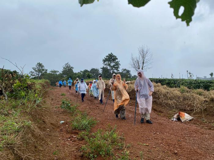 Mùa mưa có nên đi trekking, Kinh Nghiệm Trekking Mùa Mưa An Toàn.