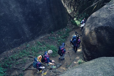 Đường mòn trekking Núi Dinh cho người mới