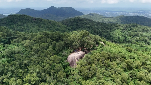 View từ đỉnh La Bàn Núi Dinh