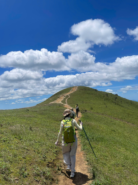 Trekking Tà Năng Phan Dũng.jpg Trekking trên đồi cỏ Tà Năng Phan Dũng.jpg