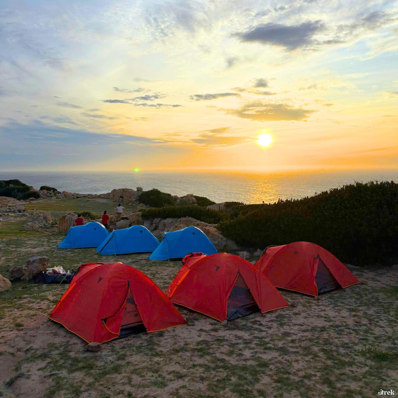 Trekking Đá Đỏ – Vĩnh Hy